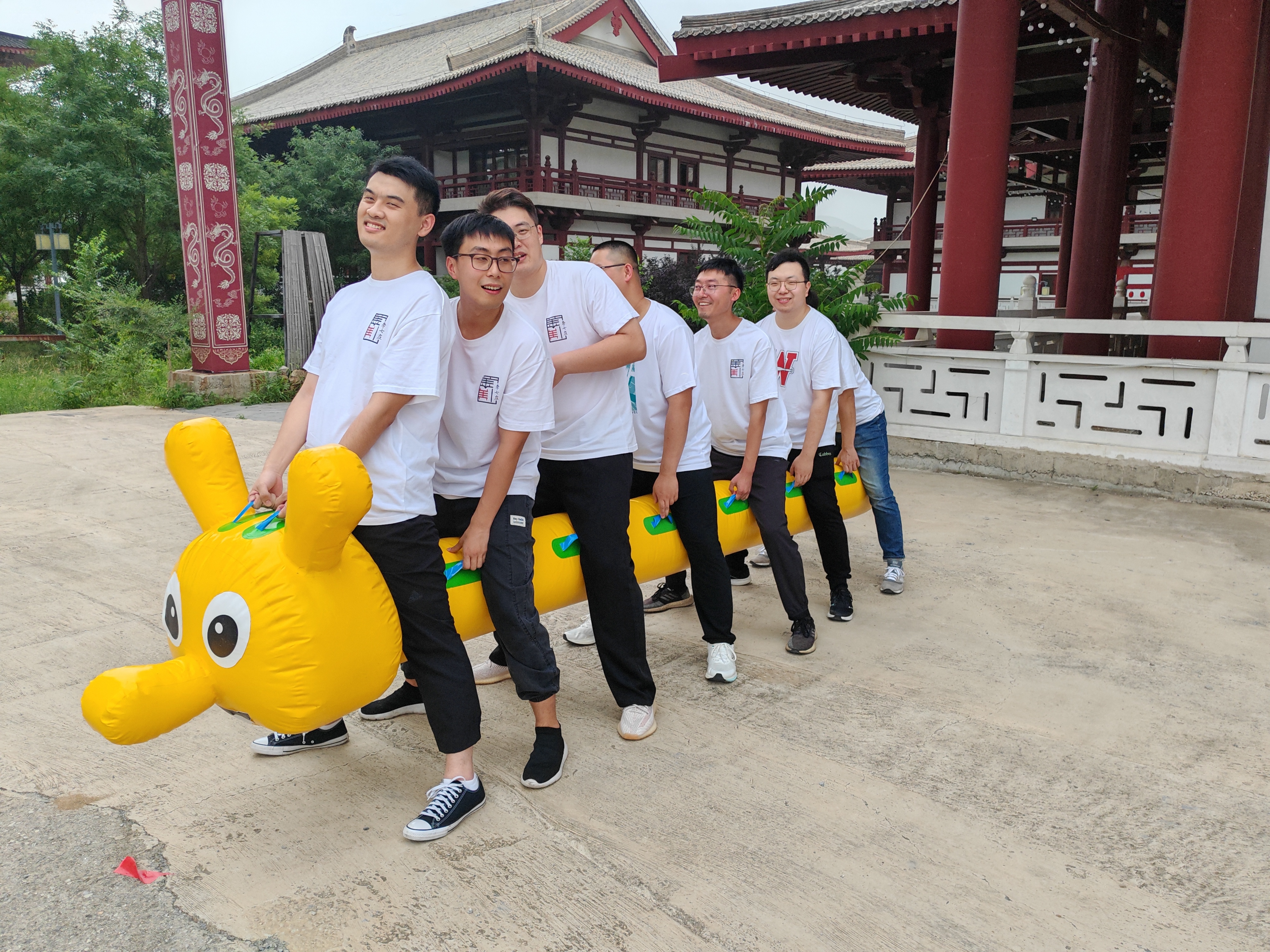 乐鱼体育在线入口-包含选手实力大放异彩，彰显团队凝聚力的词条